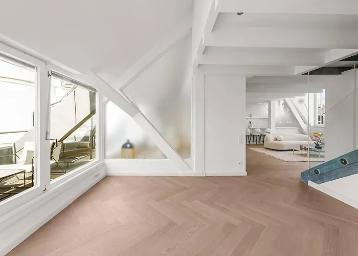 Designer Penthouse With Balcony