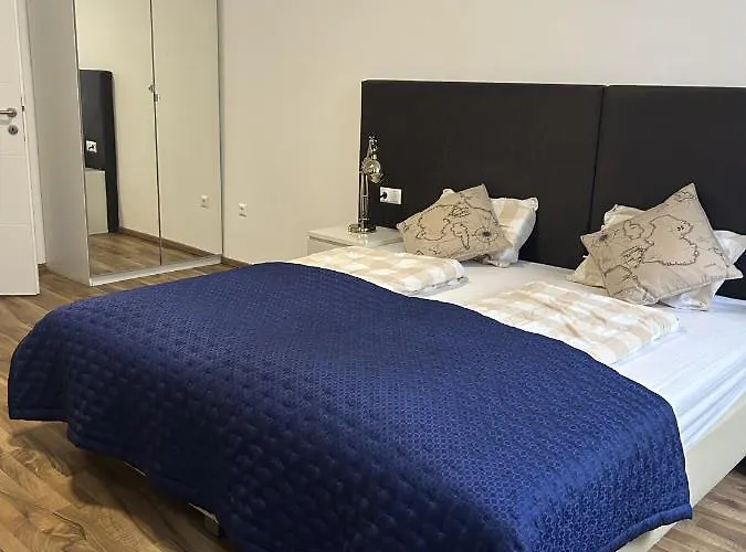 Cozy City Center Apartments
