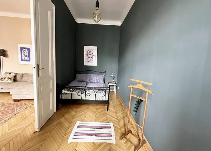 Ruhige & Grosse Altbauwohnung 7Min Zum Zentrum