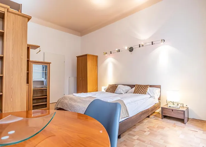 Cozy City Center Retreat 2Br Apt. Homelike Comfort