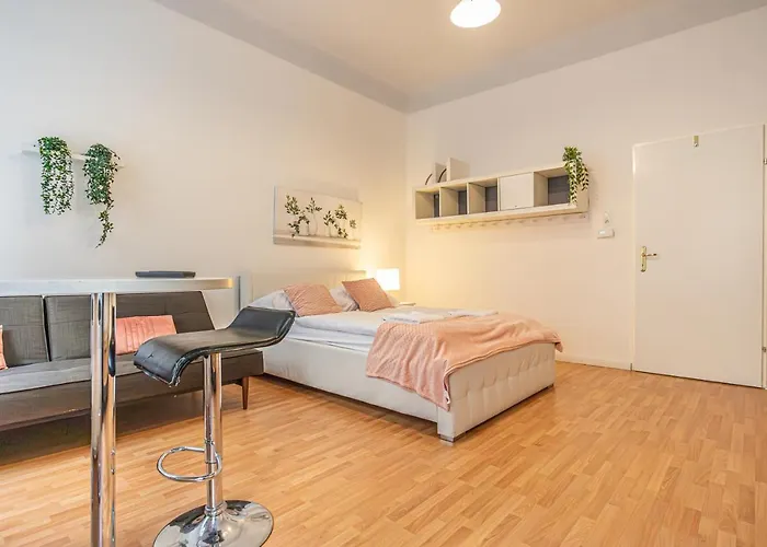 Peaceful Getaway 2Br Apartment With Shared Spaces