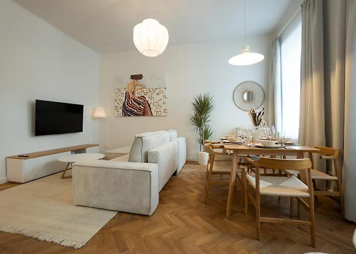 Chic 94M2 Apartment With A King-Size Bed