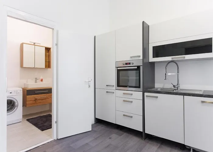 Central, Modern, Big Apartment
