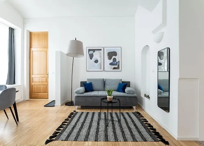 Family 2Br Oasis Steps From City By Hm