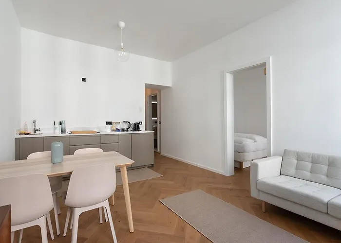 Modern Wohnen Im Renovierten Stil-Altbau
