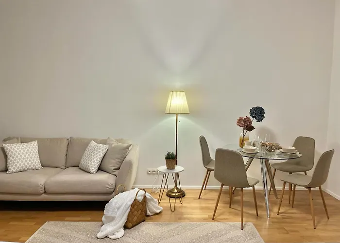 Zentrales Apartment Mit Balkon