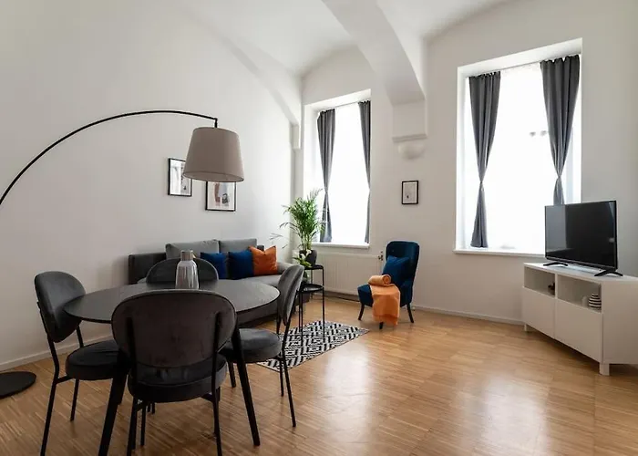 Pristine 1Br Steps From City By Hm