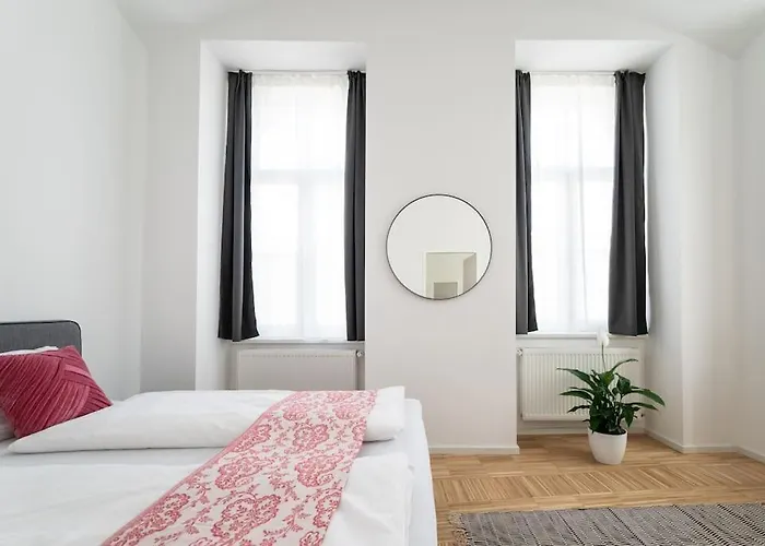 Spacious 2Br Near Attractions By Hm