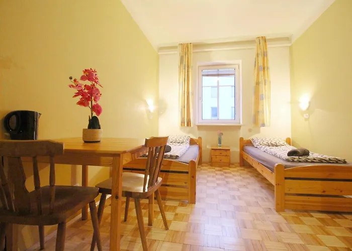 Double Room In Huetteldorfer Strasse Area