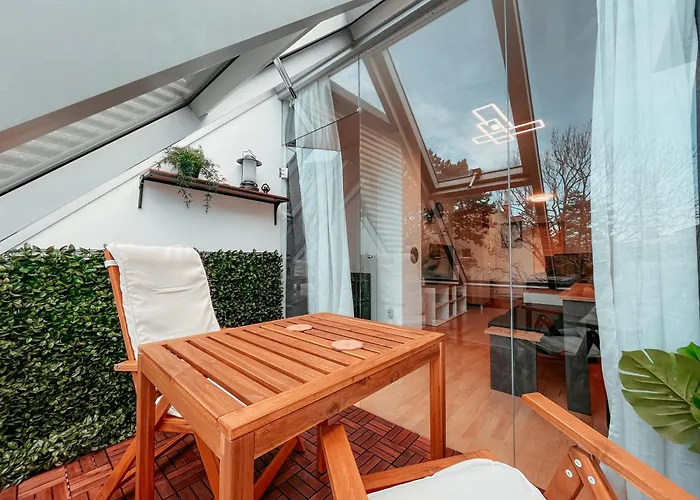 Schoenbrunn Gardens Vienna Apartment