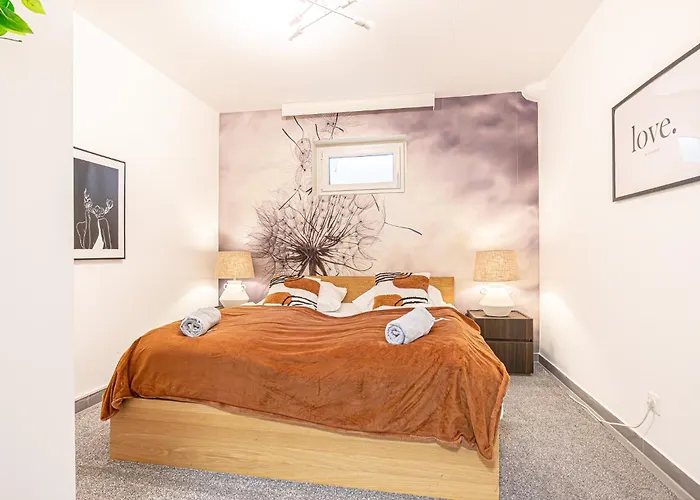 Luxury Vienna 6Br Villa With Private Pool & Sauna - Pets Allowed
