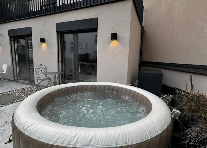 Schoene Wohnung Mit Eigenem Whirlpool In Dem Stadtzentrum