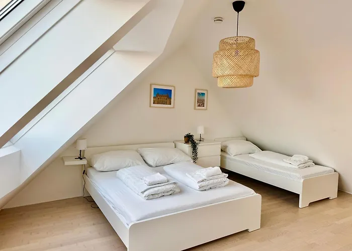 Modern 150 M2 Maisonette - Private Garden & Free Parking