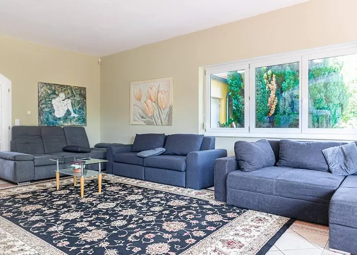 Comfortable Rooms In A Beautiful House Gd