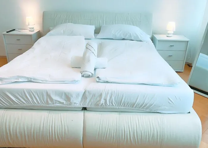 Deluxe Rooms In Keplerplatz