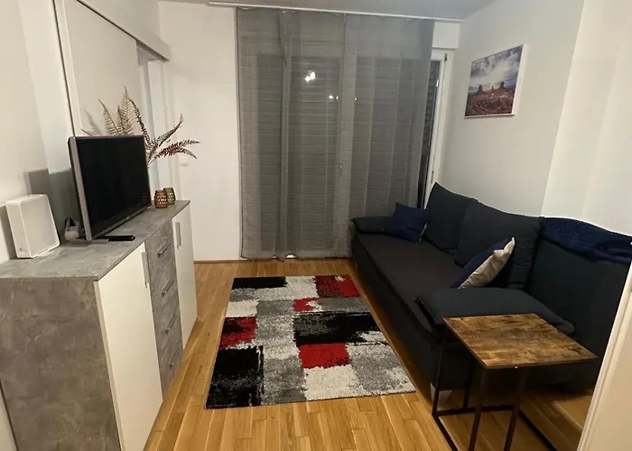 Cozy Two-Room Apartment Near Vic