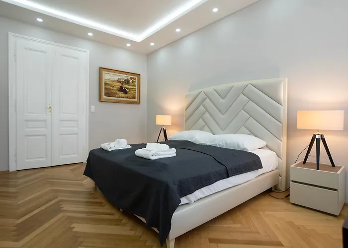 Charming 2-Room Apartment With Balcony, 15 Min To Center
