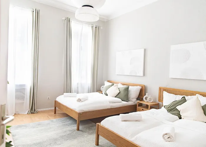 Spacious Apartment, 3 Min To U1 Reumannplatz