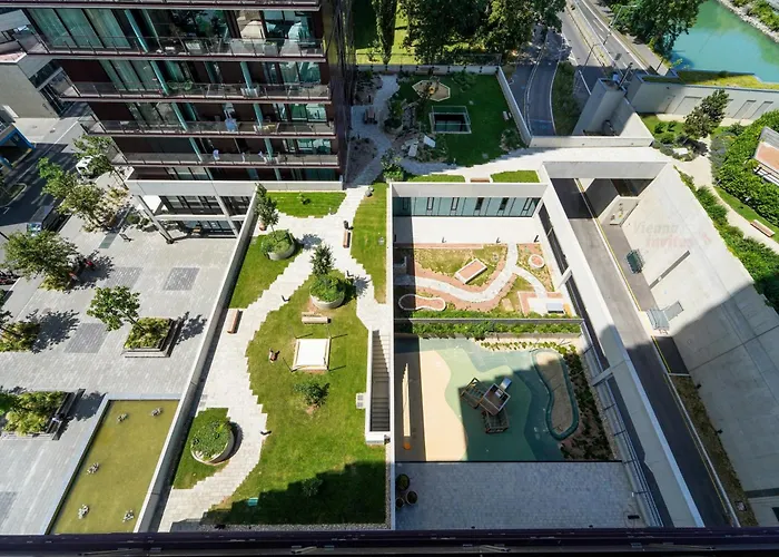 Amazing View Over Vienna And Infinity Pool