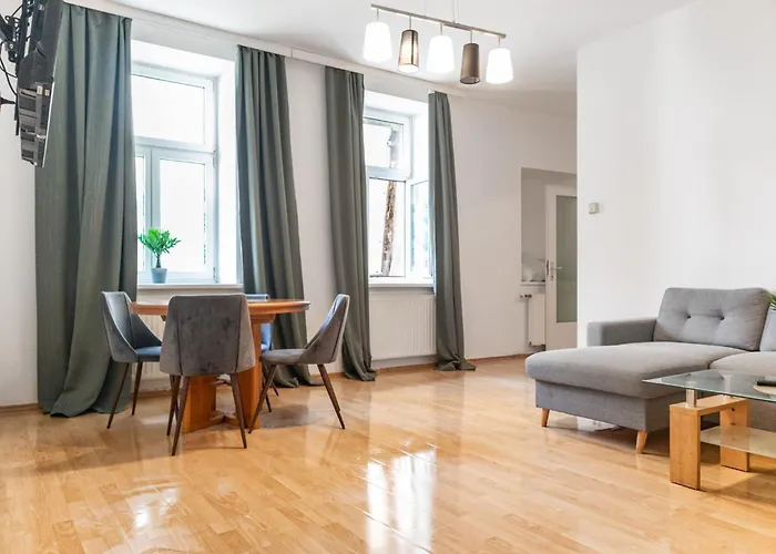 Welcoming 3Br Budget Apt. Well Connected