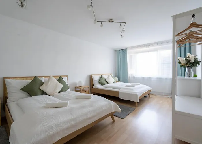 Two Bedrooms - 85 Squaremeters - 4 Min To U6 Dresdner Str