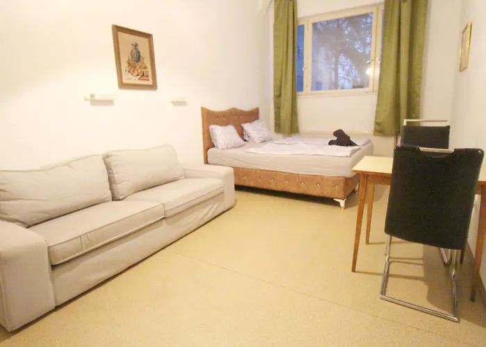 Triple Room In Huetteldorfer Strasse Area