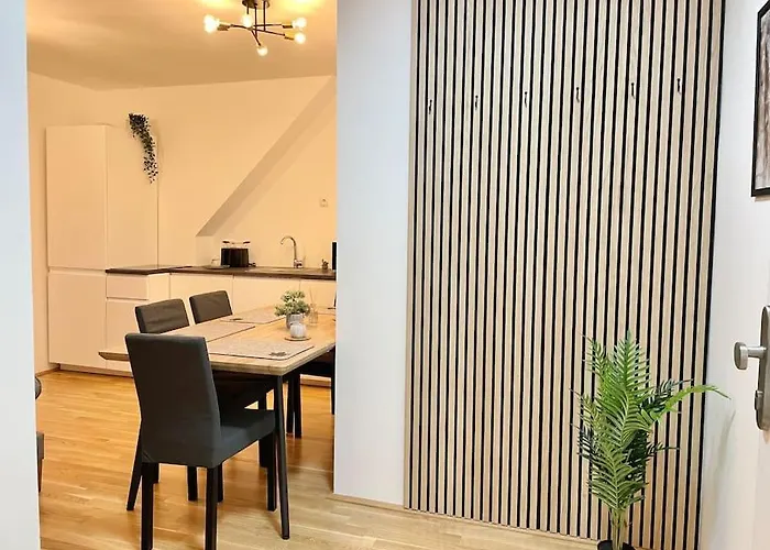 Modern Rooftop Apartment With Free Parking