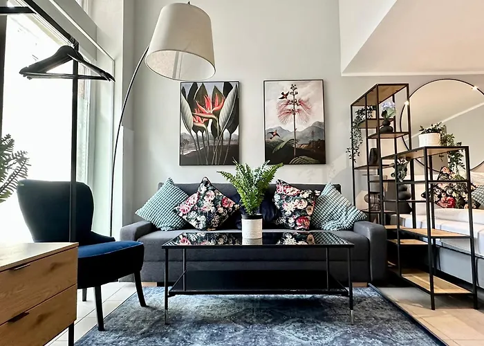 City Apartment, Central, 2 Min To U4