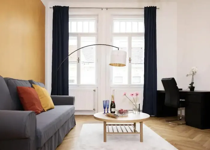 Calm 60M2 Flat Close To Center - Free Parking