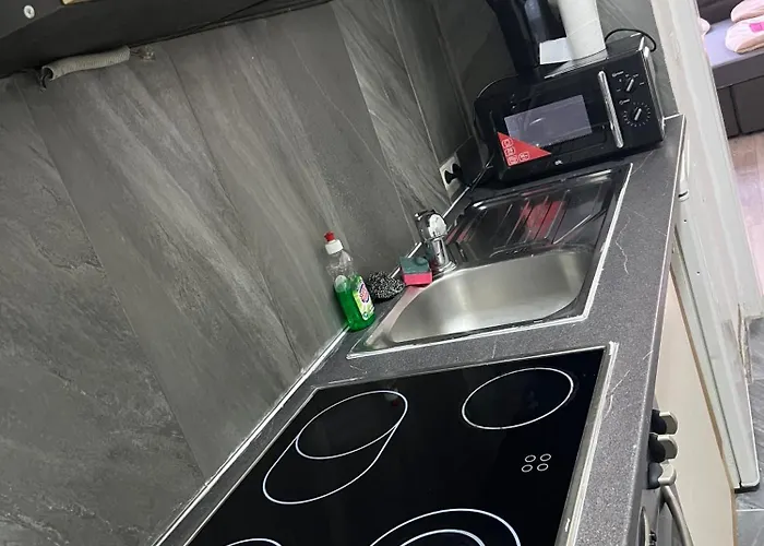 Sam Apartment 25