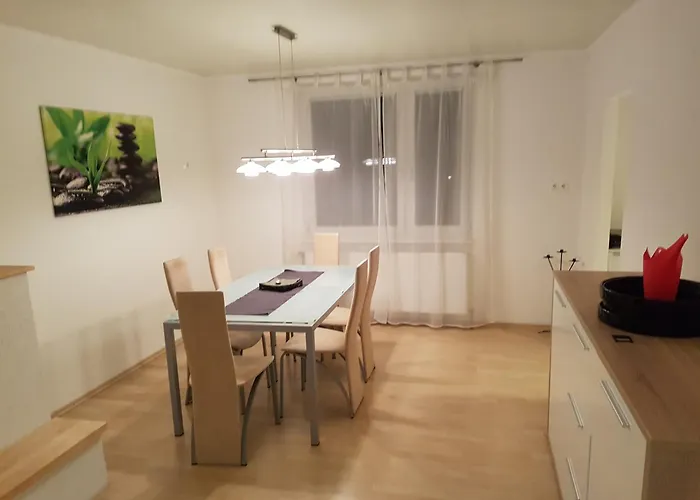 Esslinger Hauptstr Spacious Apartment With Loggia