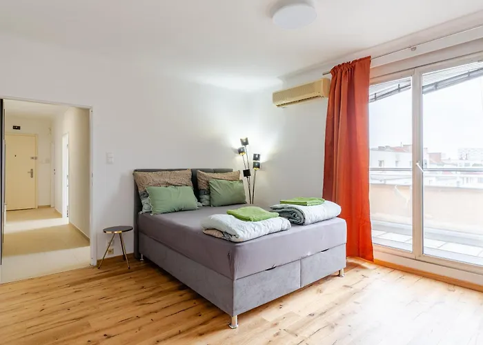 10 Minutes To City Centre And Next To Wien Hbf And Easy From Airport