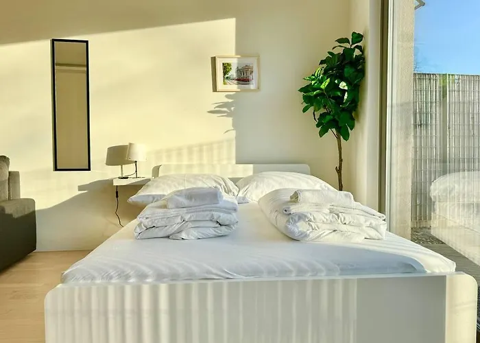 140 M2 Modern Maisonette With Garden & Free Parking