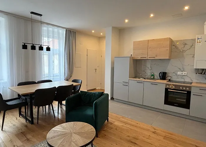 Schoenes Design, 3 Queensize-Betten, Walk In Dusche, Kueche Komplett Mit Nespresso, Kinder Zusatzpaket Moeglich Kleinkinderbett, Kindergeschirr, Hochstuhl