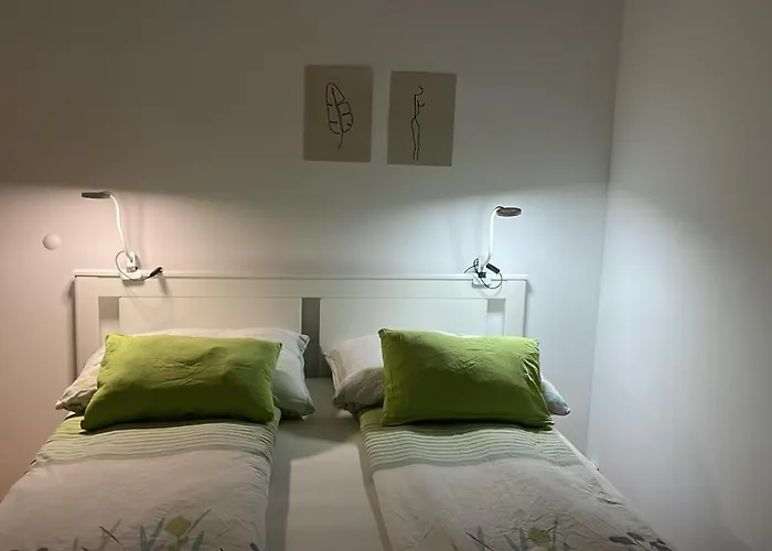 Best Rated Central Apartment Vienna - Ac, Wifi, 24H7Days Self Check-In, Board Games, Netflix