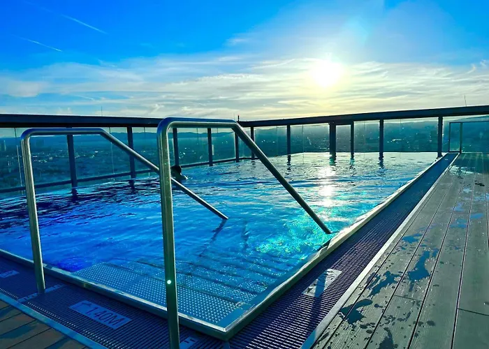 Vienna Sky Apartment I Rooftop Pool I Netflix