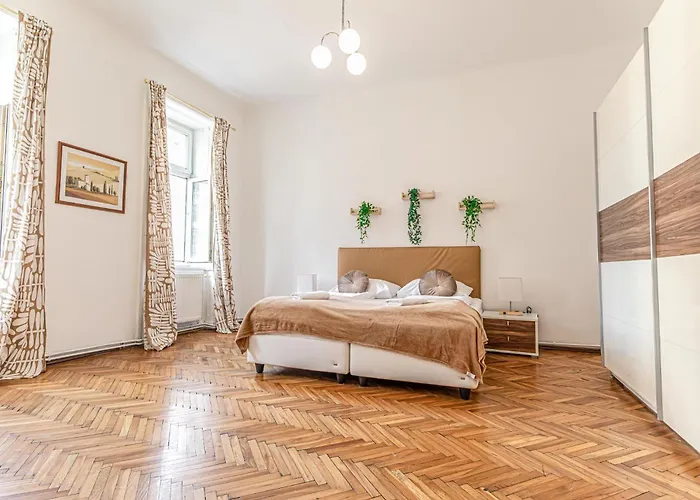 Timeless Vienna: 2Br Apt In The Historic District