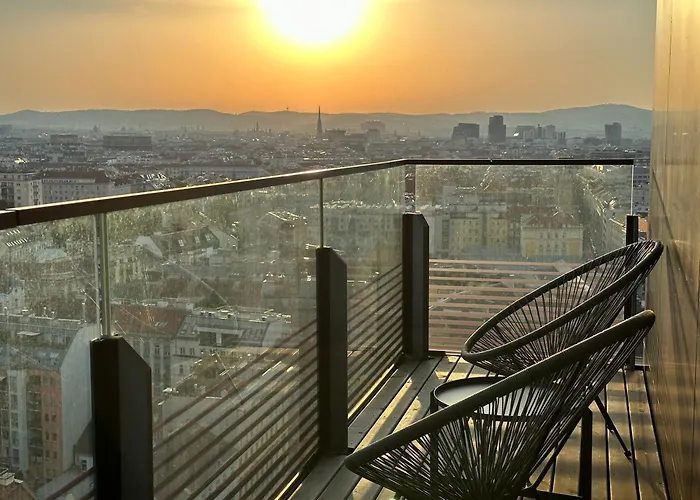 Panorama Sky Apartment I Rooftop Pool I Metro Station