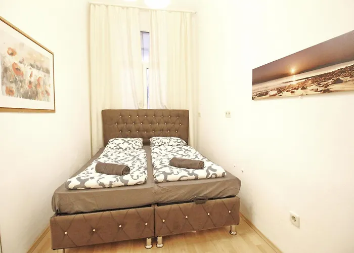 Comfortable Rooms Near Schoenbrunn Palace Hl