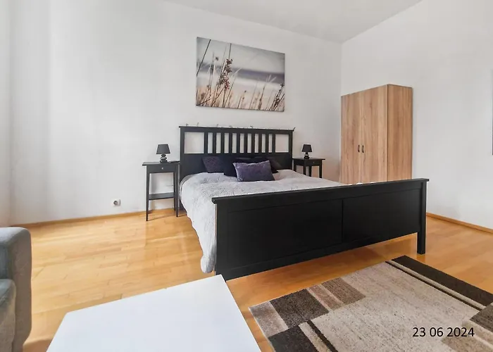 Three-Bedroom Delight, King-Size Beds