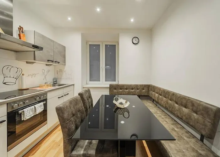 2 Bedroom Classy Apartment Near Belvedere Castle
