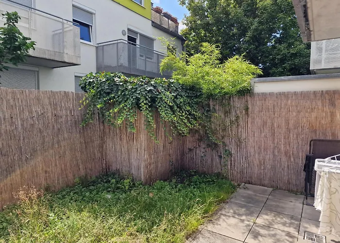 Vienna Danube Garden Apartment 22