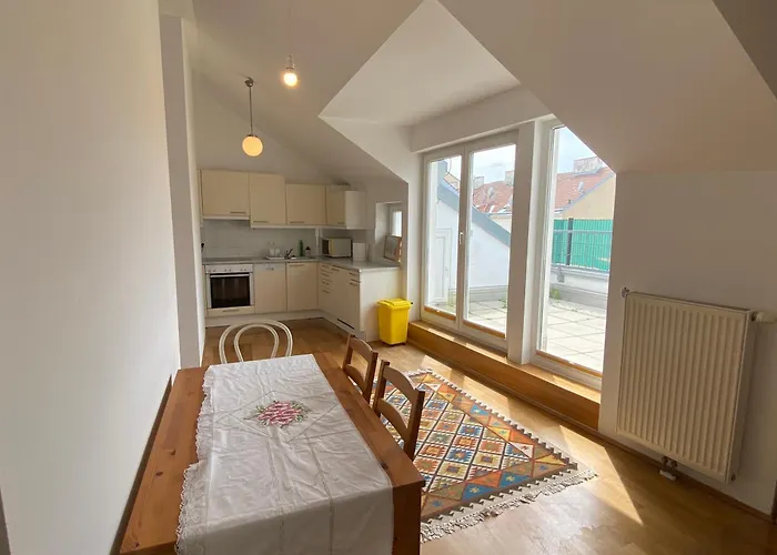 Luxury Penthouse Near Metro, Train Station And 15 Mins Center