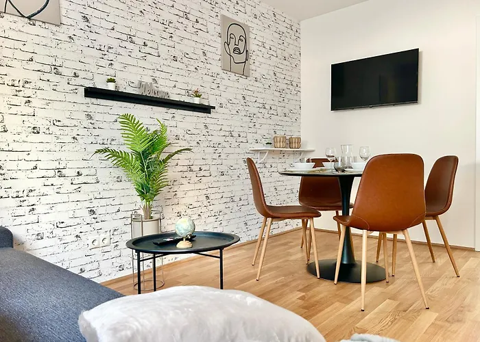 Brand New Central & Modern Apartment