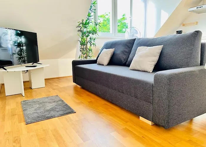 Modern & Spacious Apartment - Free Parking