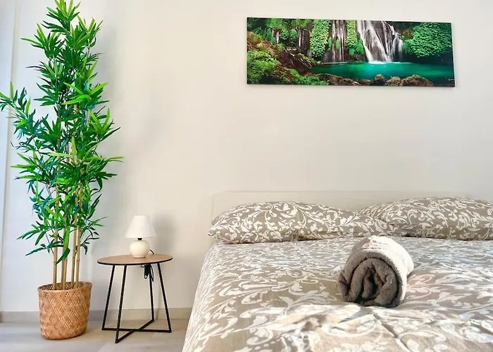 Stylish Modern Flat With Garden