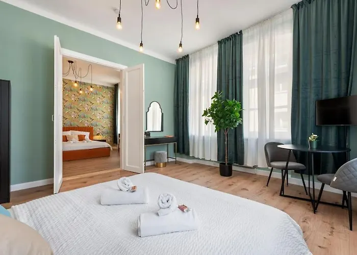 Spacious & Elegant 3 Bedroom Apartment