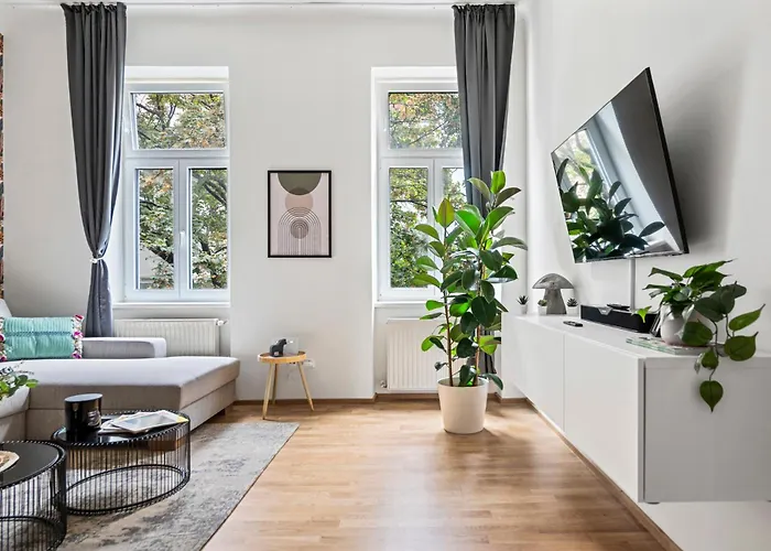 Cozy, Generous City Apartment - 10 Min To City-Centre - Contactless 24H Check-In