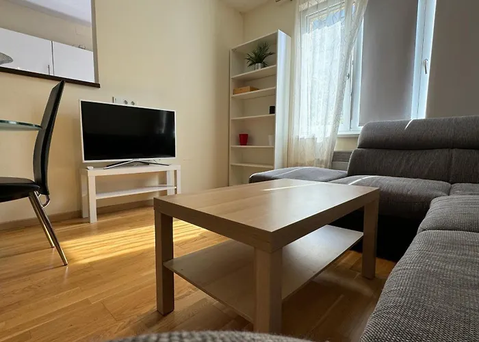 City Home Stay- 8 Min To City Center