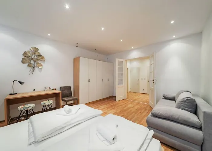City Belvedere Apartment